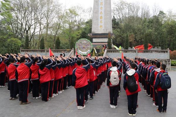 天路驿站温馨迎春运